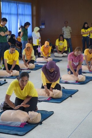 ศิษย์เก่าศิริราชอบรมCPR